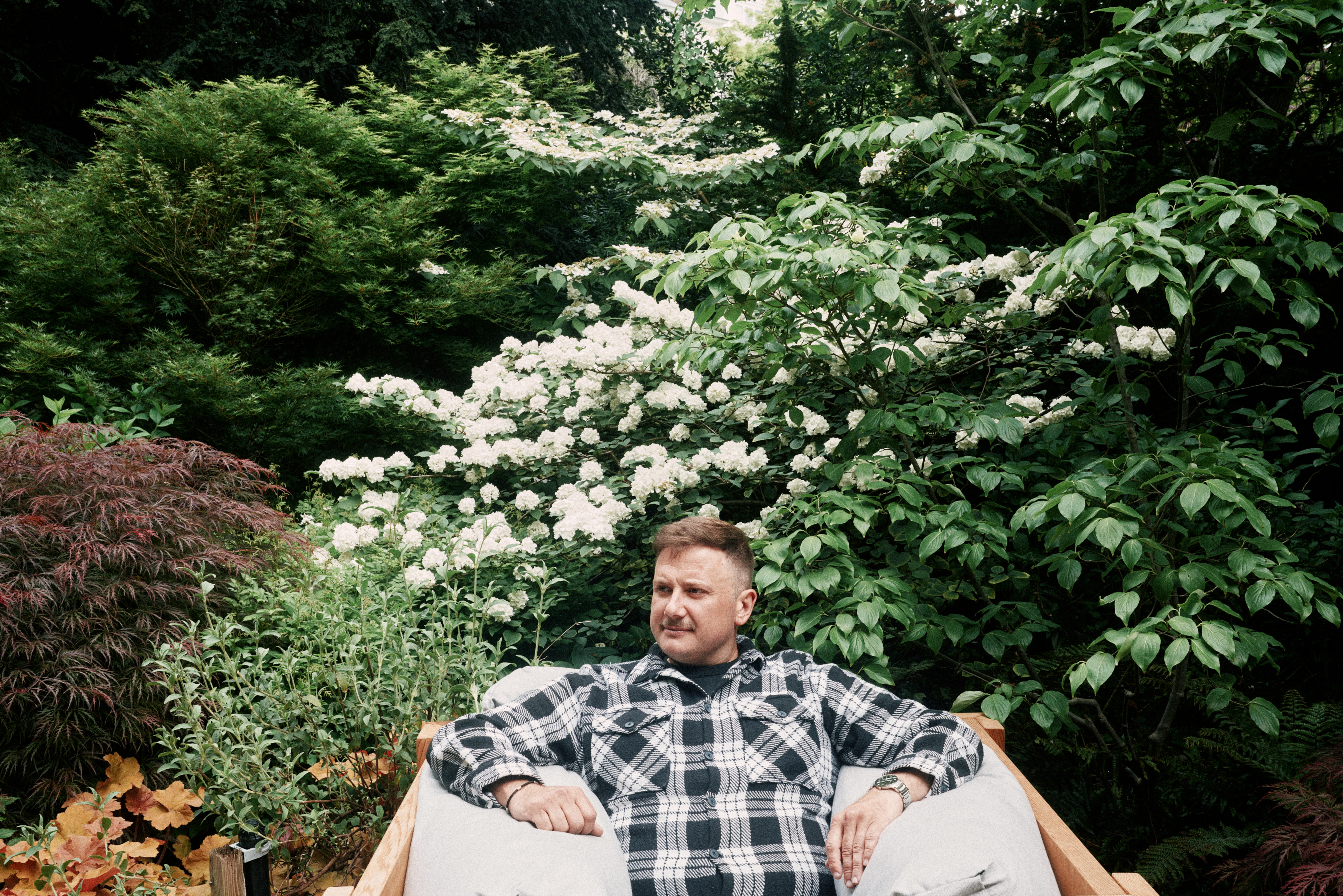 RG Garden Design designer at work